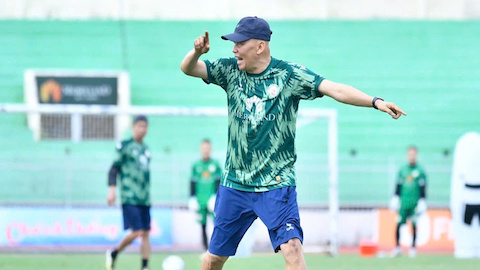 HLV Bùi Đoàn Quang Huy nhập viện trước giờ CLB Bình Định thi đấu